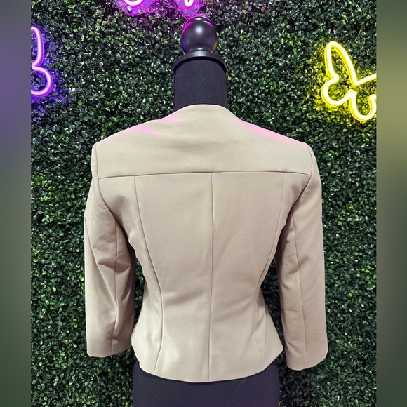 Express Women's Cropped Collarless Blazer. Size 2. - Picture 2 of 4